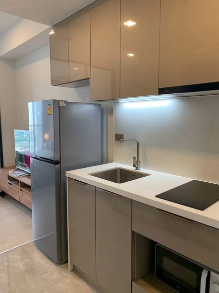 bathroom and kitchen of One9Five Asoke – Rama 9