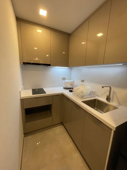 bathroom and kitchen of One9Five Asoke – Rama 9