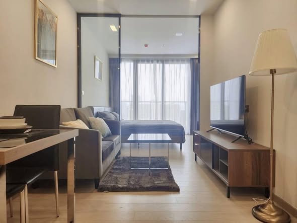 bedroom and living room of One9Five Asoke – Rama 9