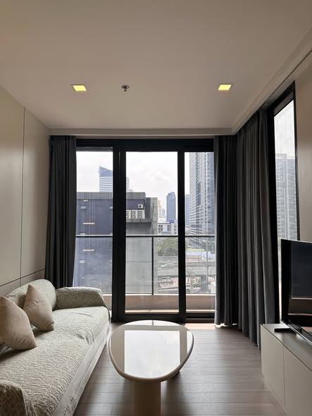 bedroom and living room and room interior of One9Five Asoke – Rama 9