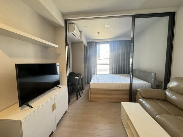 bedroom and room interior of One9Five Asoke – Rama 9