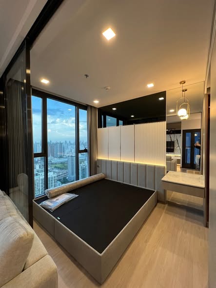 bedroom and room interior of One9Five Asoke – Rama 9