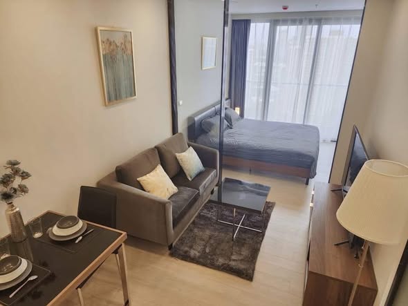 living room and bedroom of One9Five Asoke – Rama 9