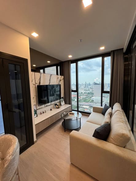 living room and bedroom of One9Five Asoke – Rama 9