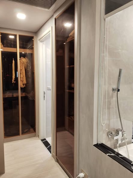 room interior and bathroom of One9Five Asoke – Rama 9