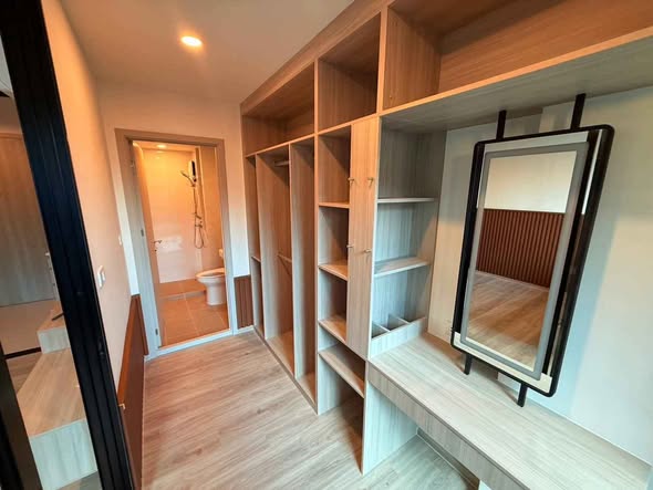 room interior of Origin Play Sri Udom Station (Sales gallery) – ออริจิ้น เพลย์ ศรีอุดม สเตชั่น (สำนักงานขาย)