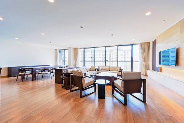 living room and room interior of Park Court Sukhumvit 77