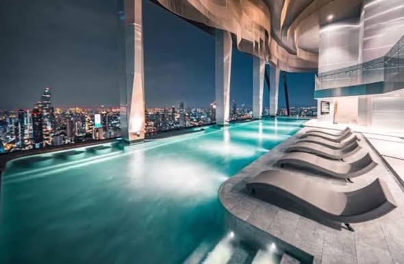 pool of Park Origin Chula-Sam Yan