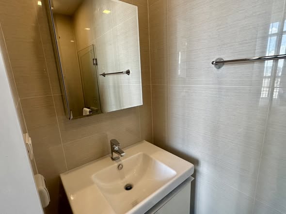 bathroom of Park Origin Phrom Phong