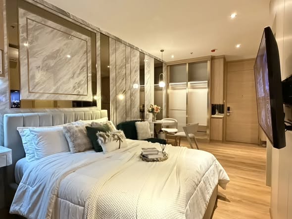 bedroom of Park Origin Phrom Phong