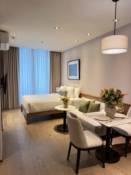 bedroom of Park Origin Phrom Phong