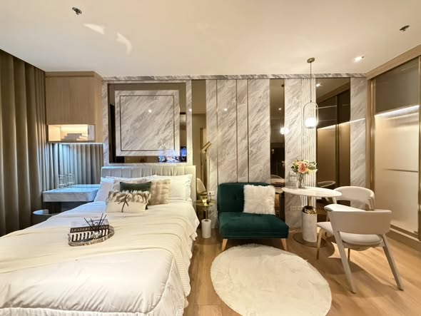 bedroom of Park Origin Phrom Phong