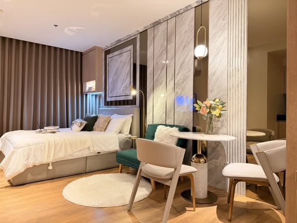 bedroom of Park Origin Phrom Phong