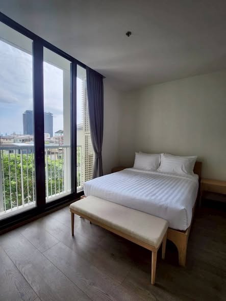 bedroom of Park Origin Phrom Phong