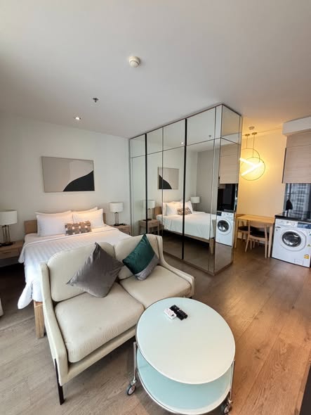 bedroom of Park Origin Phrom Phong