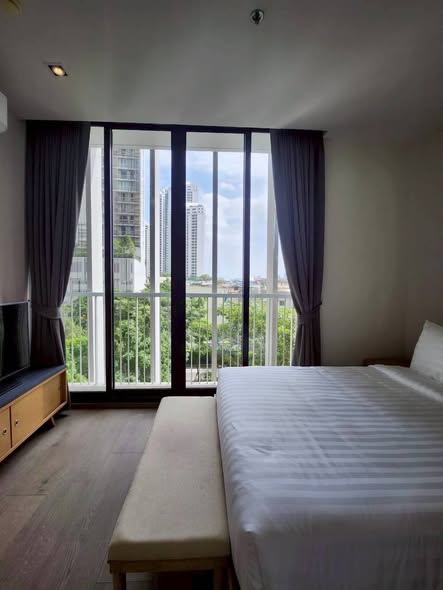 bedroom of Park Origin Phrom Phong