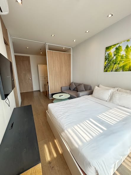 bedroom and room interior of Park Origin Phrom Phong