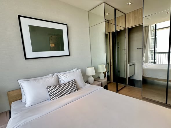 bedroom and room interior of Park Origin Phrom Phong