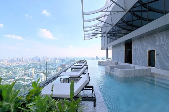 pool of Park​ Origin​ Thonglor