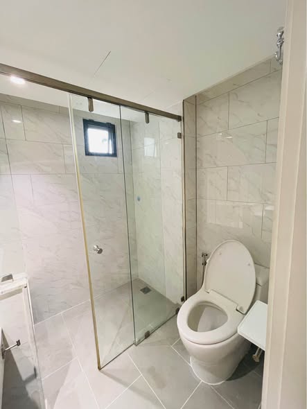 room interior and bathroom of Park View Viphavadi 4