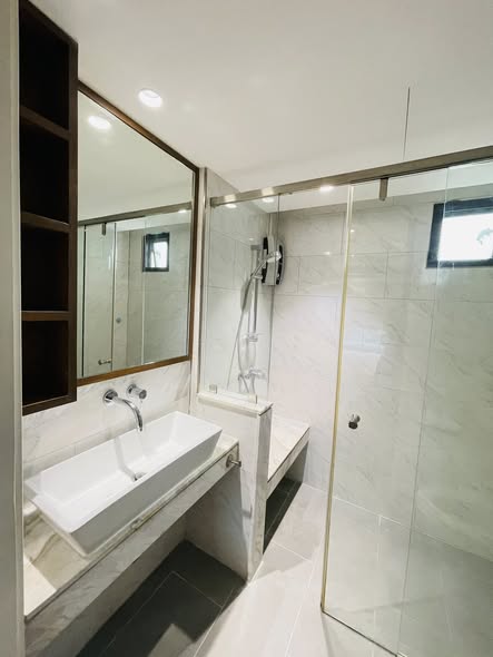 room interior and bathroom of Parkview Viphavadi (พาร์ควิว วิภาวดี)