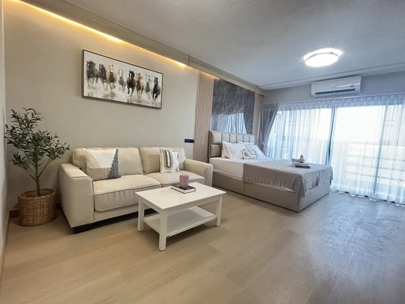 bedroom and living room of Pattaya Plaza Condotel