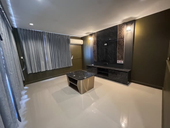 room interior and bathroom of Pattaya Sea View Hotel