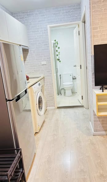 room interior and bathroom of Pause Sukhumvit 107 : พอส สุขุมวิท 107