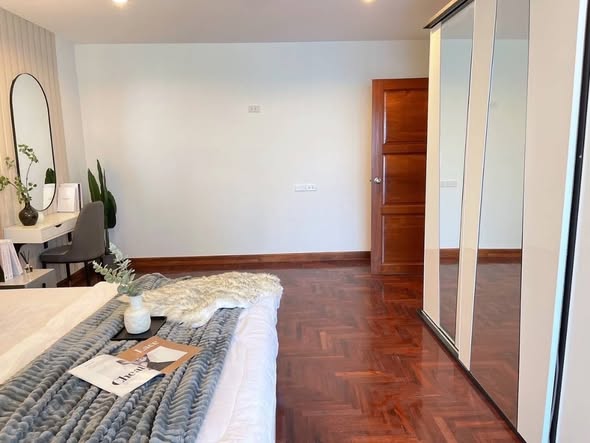 bedroom and room interior of Payatai Plaza