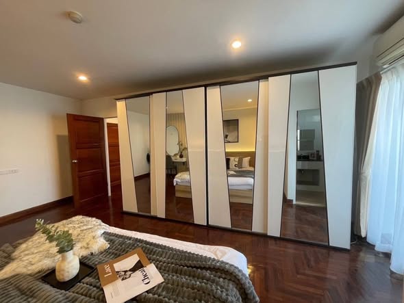 bedroom and room interior of Payatai Plaza