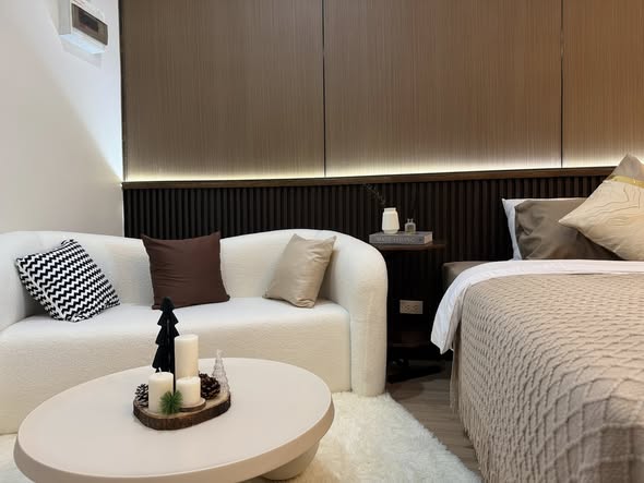 living room and bedroom of Phanason City Condo