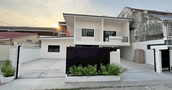 Phatthanakan 12 Alley