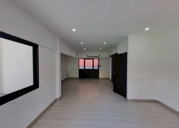 room interior of Phatthanakan 12 Alley