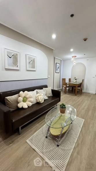 living room of Phrom Phong BTS Station