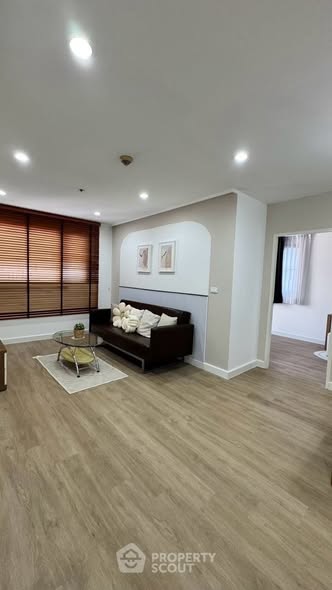 living room of Phrom Phong BTS Station