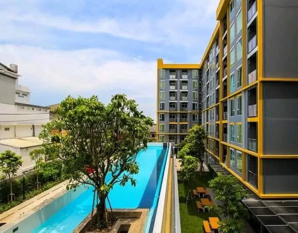 pool of PLUM CONDO ราม 60 อินเตอร์เชนจ์