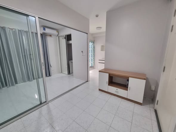room interior of Plum Condo Bang Yai Station.