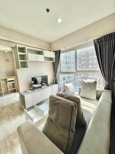 bedroom and living room of Plum Condo Ramkhamheng Station
