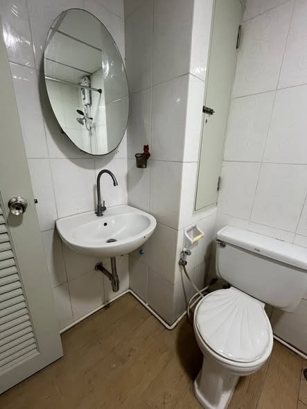bathroom of Pratunam Prestige Condominium