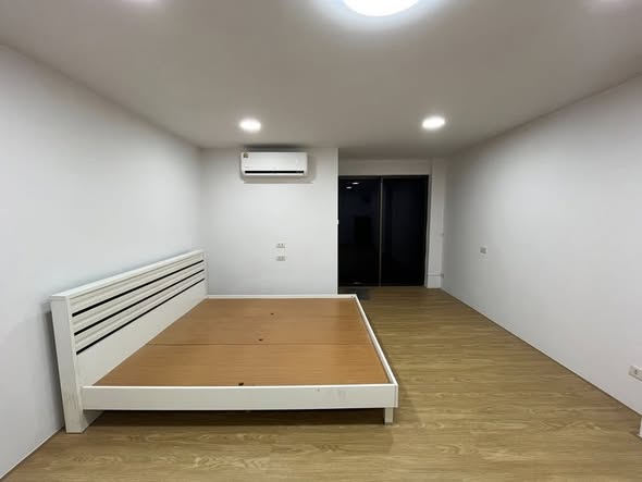 bedroom of Pratunam Prestige Condominium
