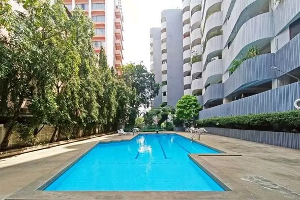 pool of Premier Condominium