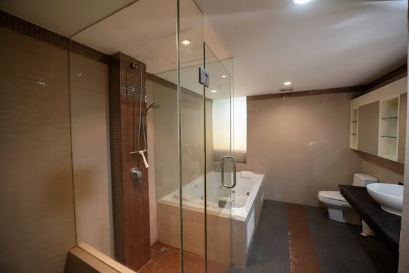 bathroom of President Park