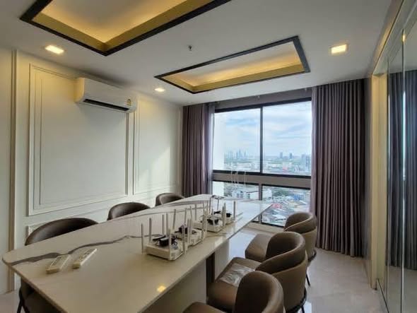 bedroom and room interior of President Park