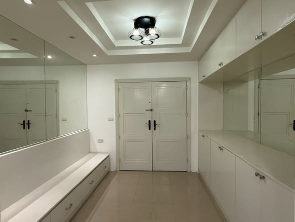 room interior of President Park