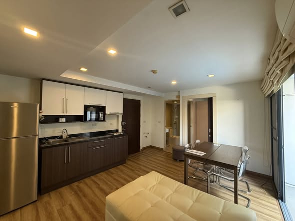Prom Phaholyothin2 condominium
