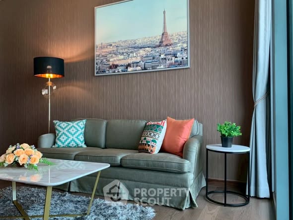 bedroom and living room of Q Asoke