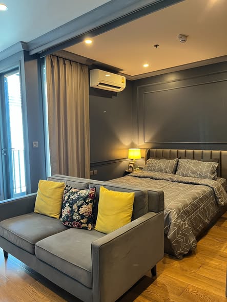 living room and bedroom of Q Chid Lom – Phetchaburi