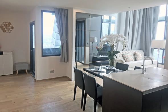 living room and kitchen of Q Chid Lom – Phetchaburi