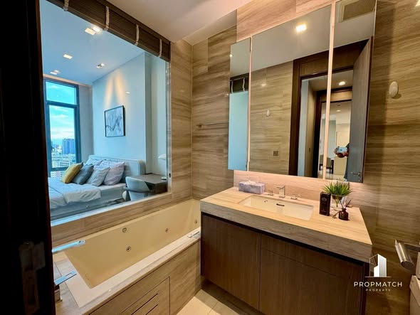 bedroom and bathroom of Q1 Sukhumvit Condo by Q House