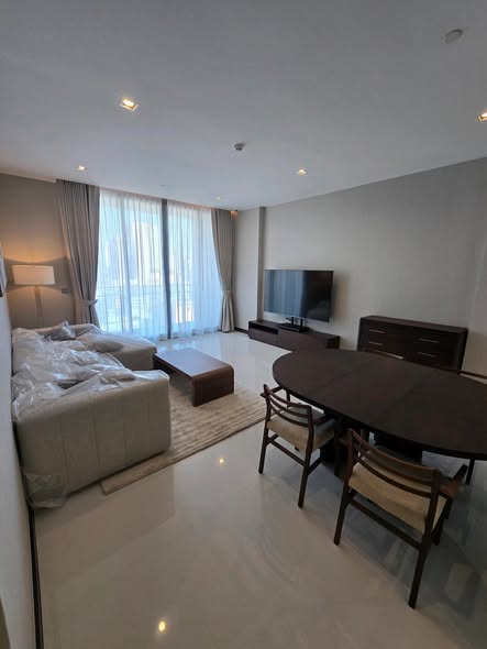 bedroom and living room of Q1 Sukhumvit Condo by Q House